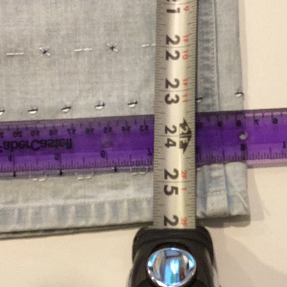 I,e, relaxed faded lt. blue denim jeans - Picture 7 of 8